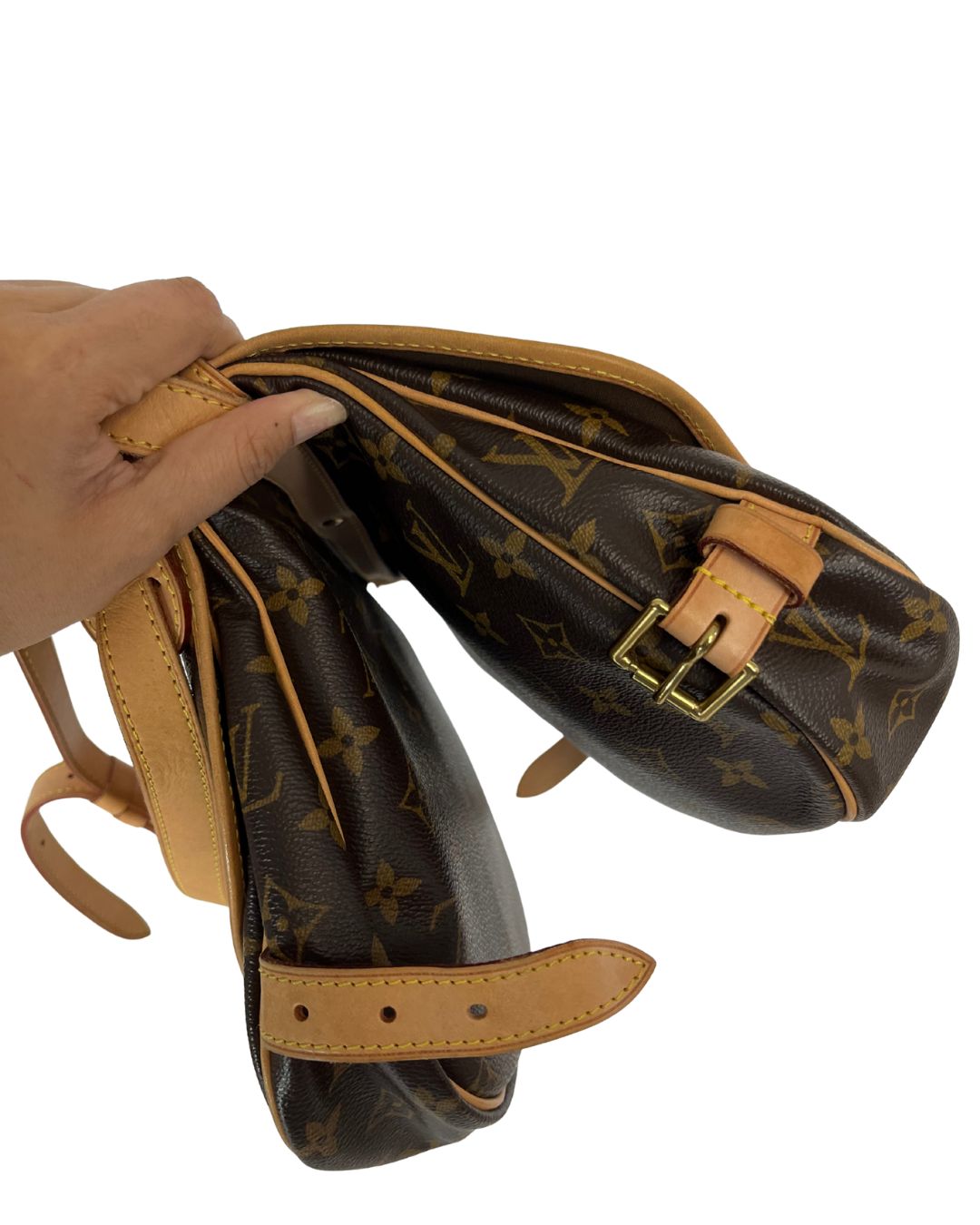 LOUIS VUITTON Saumur 30 Brown Messenger Bag