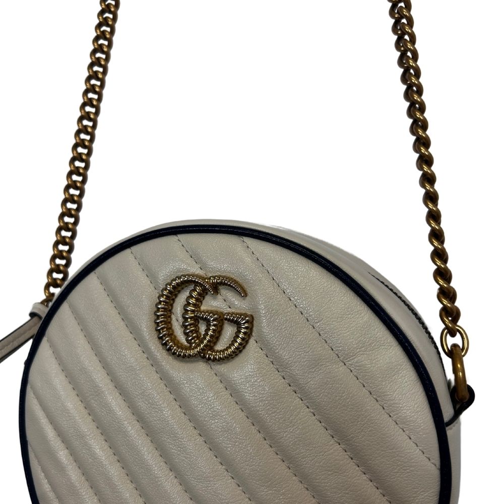GUCCI Azalea Matelassé Round Quilted Crossbody – White & Navy with Gold-Tone GG Logo