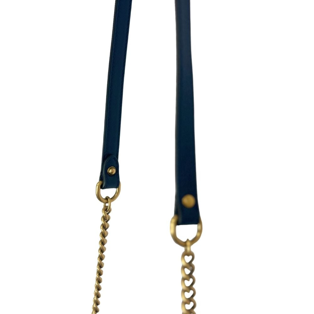 GUCCI Azalea Matelassé Round Quilted Crossbody – White & Navy with Gold-Tone GG Logo