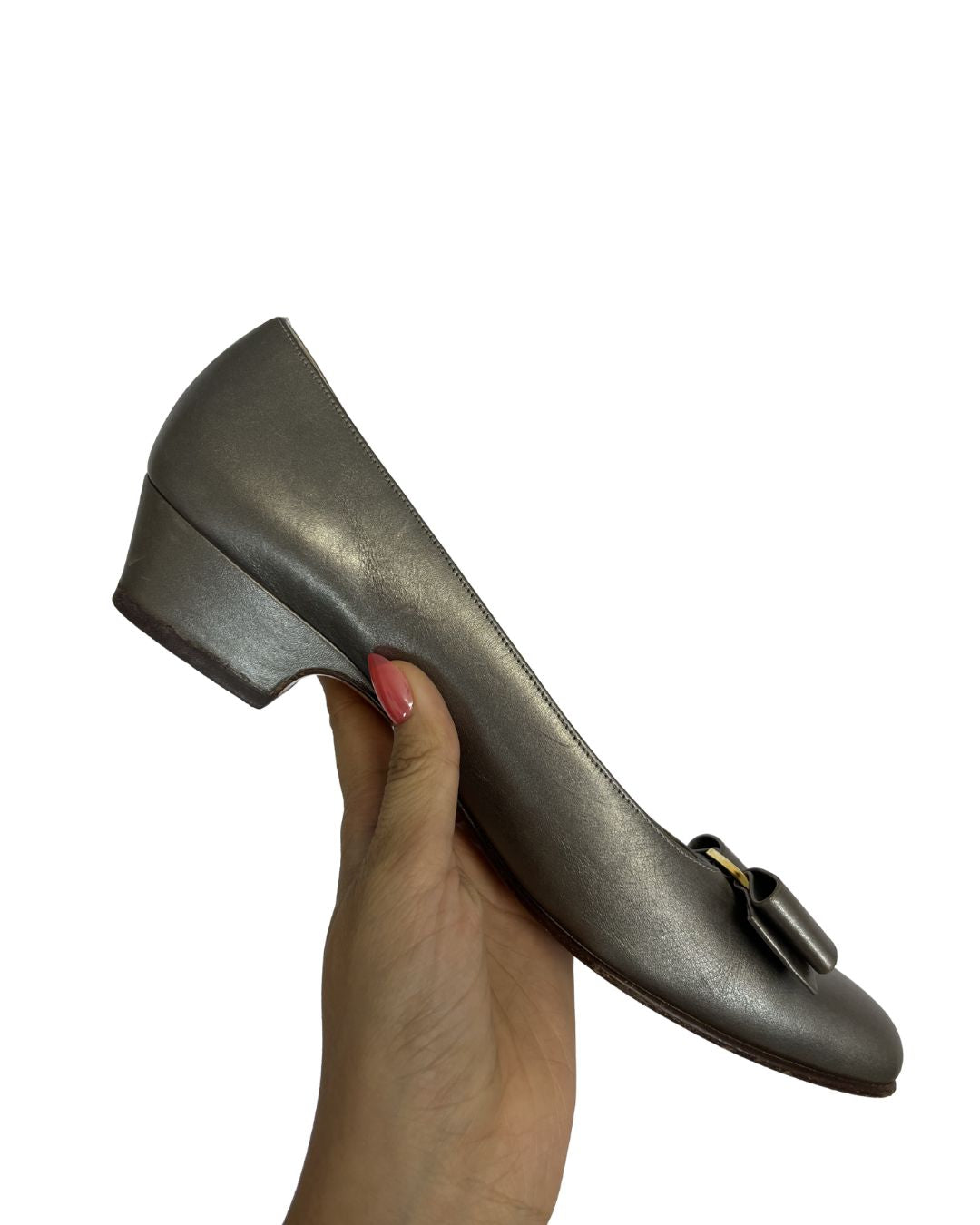 FERRAGAMO Vara Leather Gray Pumps (Size 8)