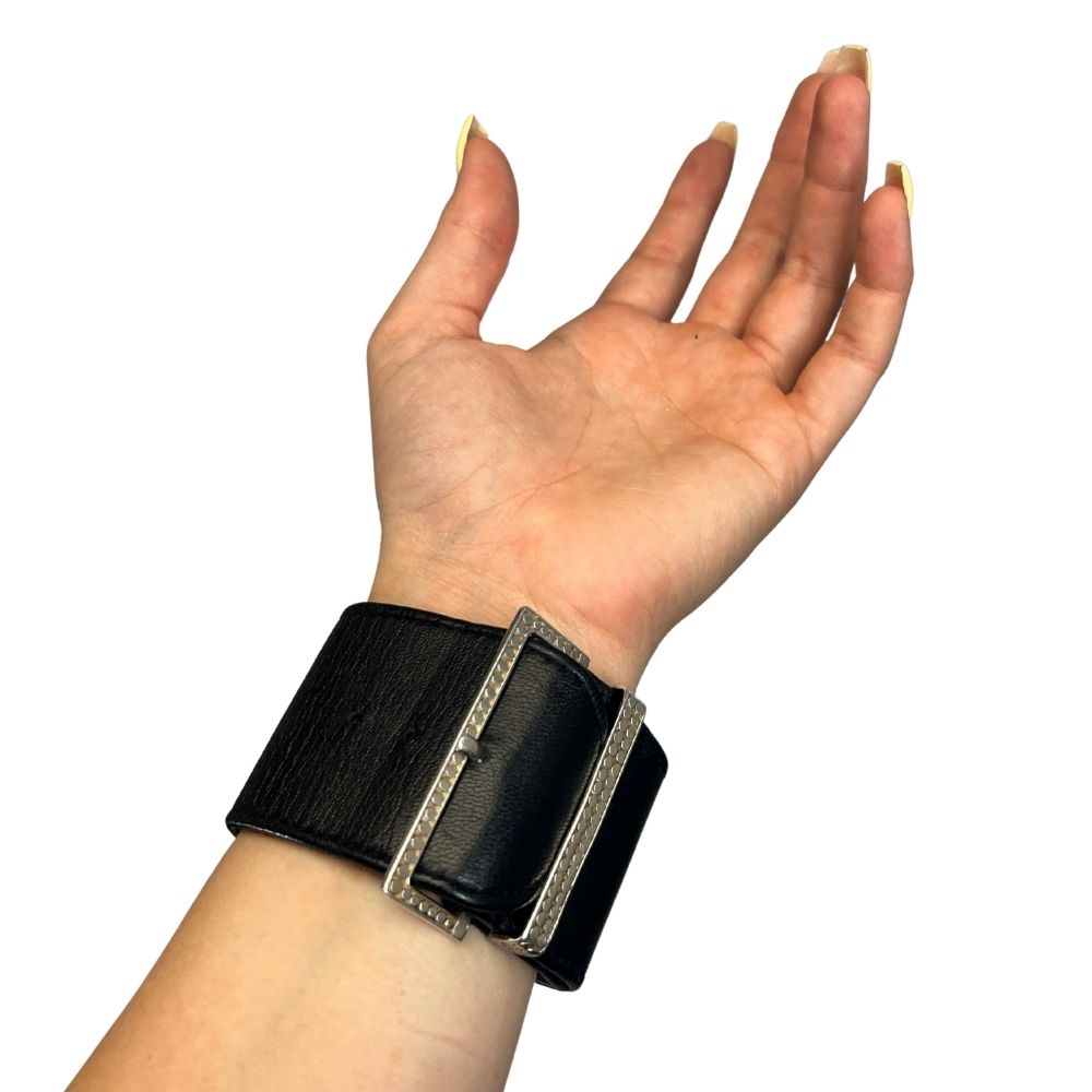 Anna Beck Wide Leather Bracelet – Sterling Silver Dot Disk Detail