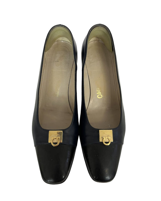 FERRAGAMO Vintage Classic Black Leather Pumps
