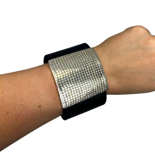 Anna Beck Wide Leather Bracelet – Sterling Silver Dot Disk Detail