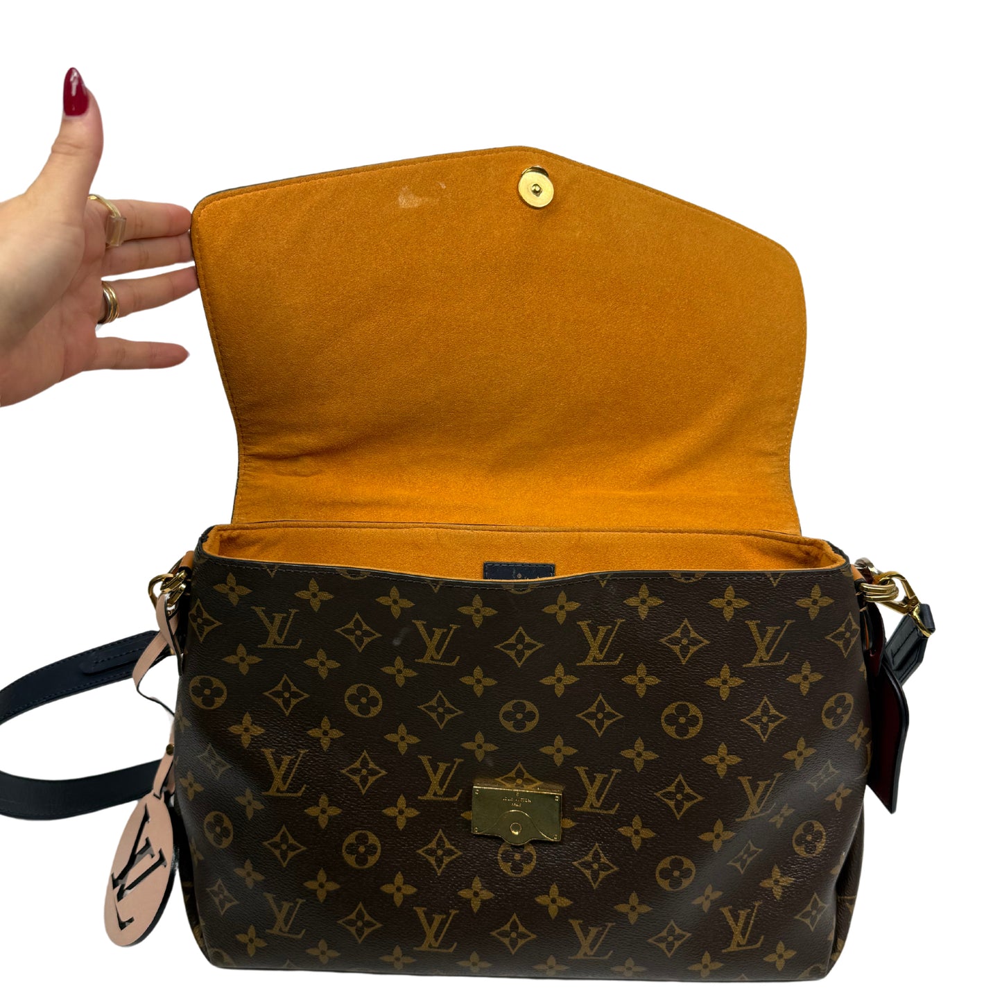 LOUIS VUITTON Monogram Beaubourg MM